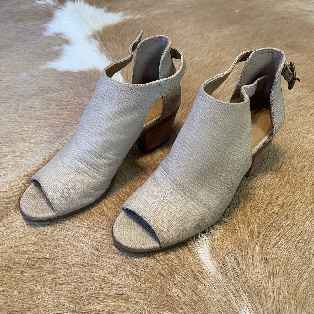 Lucky Brand Beige Heels - Size 7.5